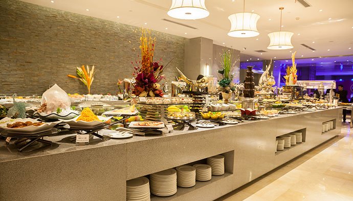 The Jackpot Buffet for dining at Tiger Palace Resort features a selection that hits the spot for every mood and palate.